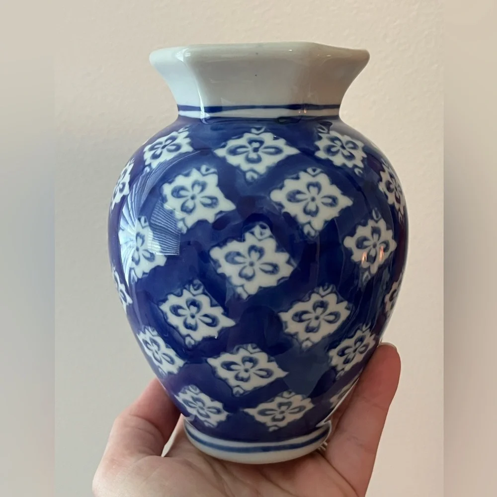 Silvestri Porcelain Cobalt Blue White Small Accent Vase